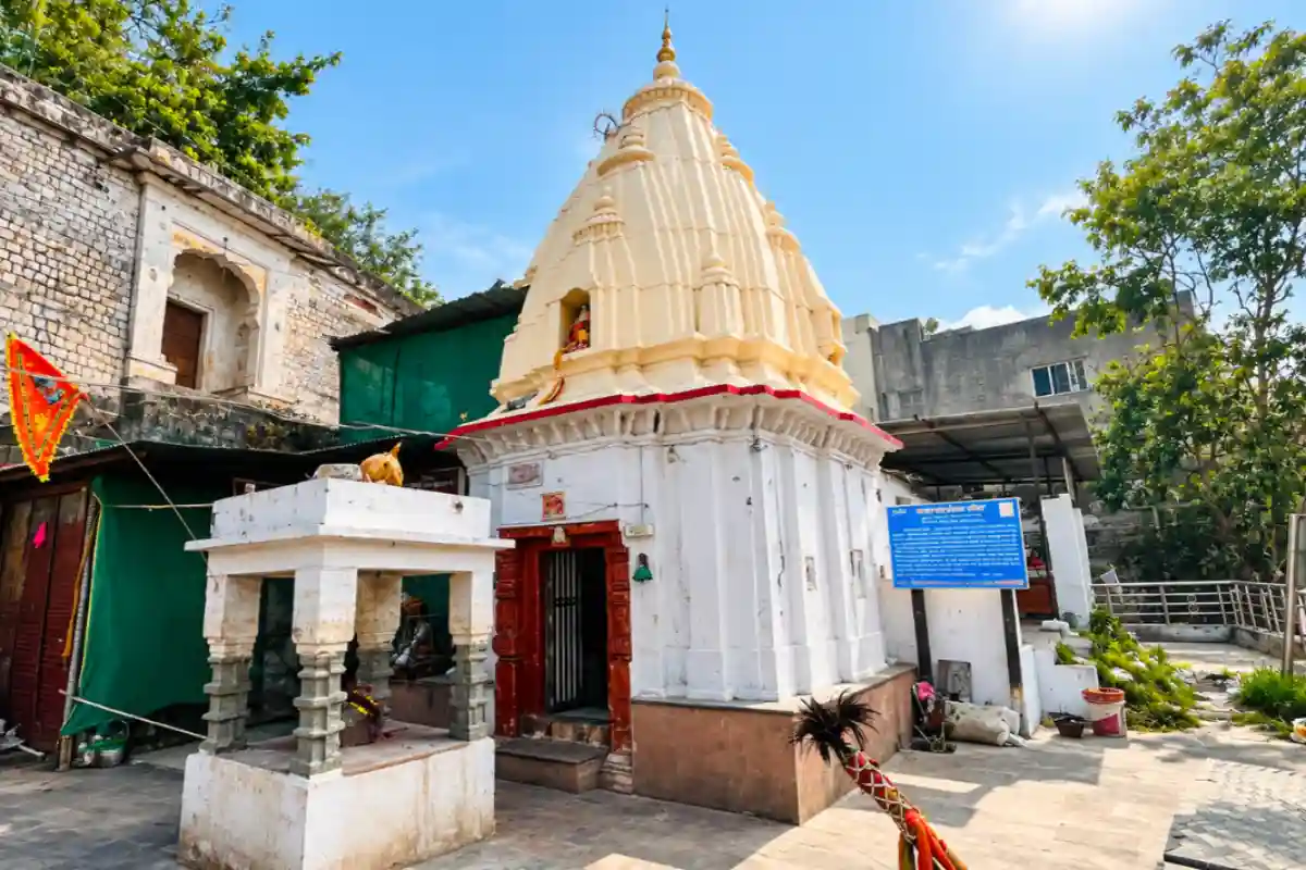 Entrance of Dhundheshwar Mahadev temple near Ramghat, Ujjain
