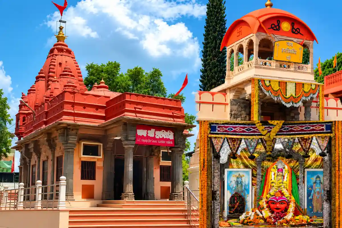 Harsiddhi Temple Ujjain – Maratha-era lamp pillars and main entrance gate