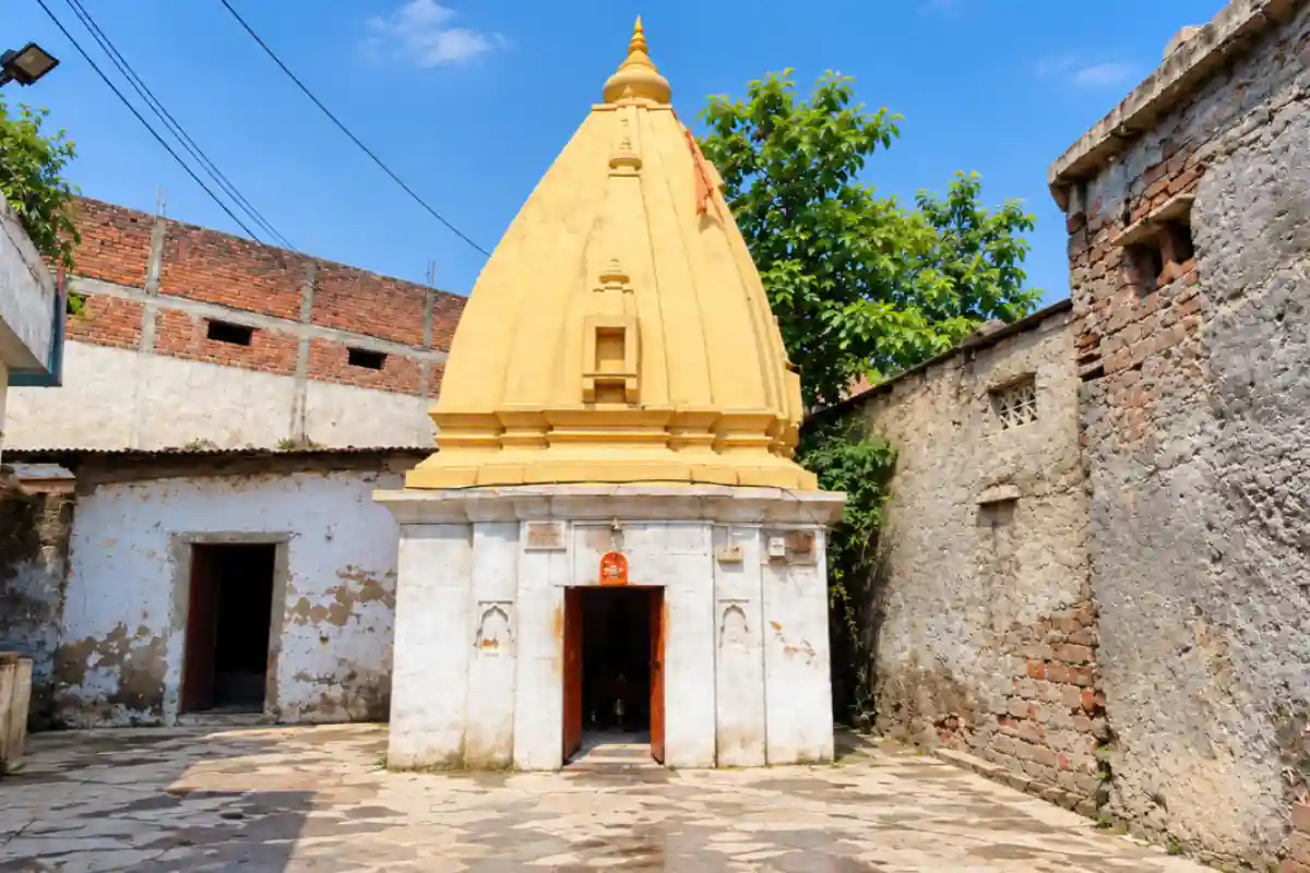 Entrance of the Kapaleshwar Mahadev temple in old Ujjain