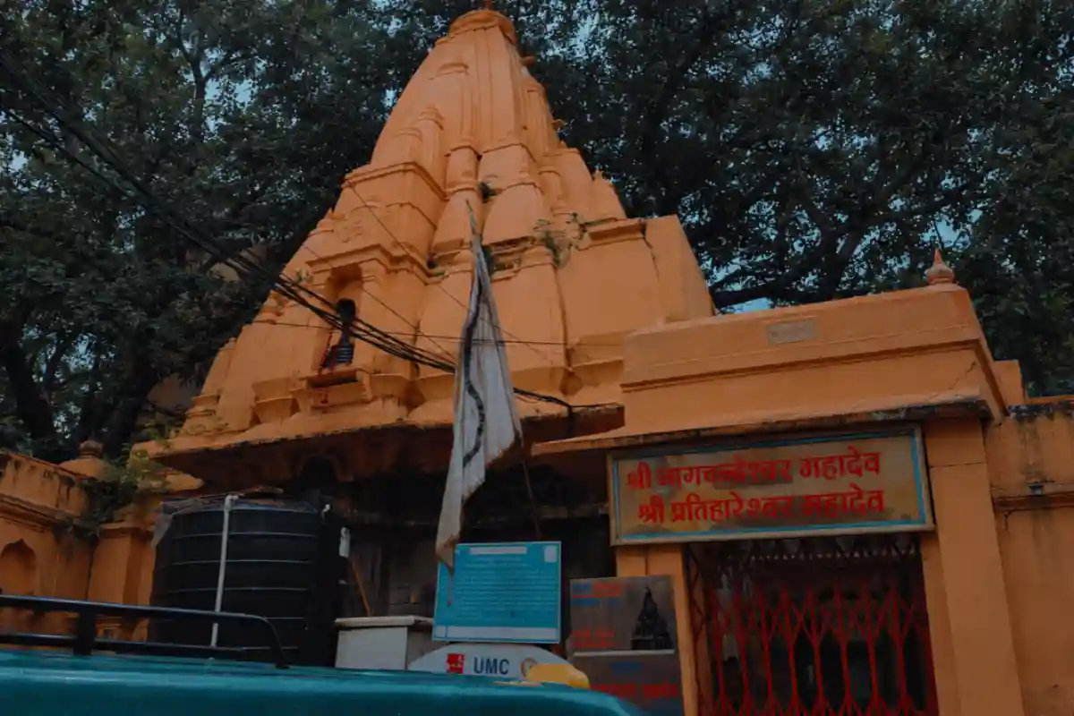 Shiva linga of Pratihareshwar Mahadev, Nagnath ki Gali, Patni Bazar, Ujjain