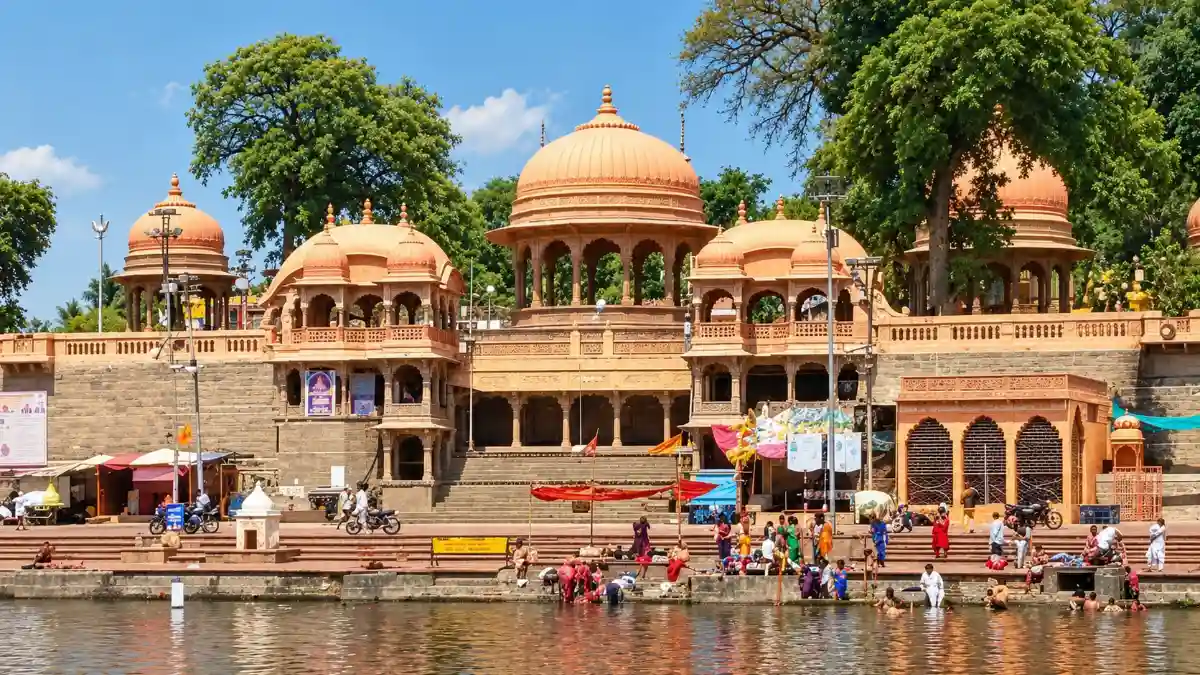 रामघाट, उज्जैन पर स्थित राणो जी की छत्री — सिंधिया वंश का ऐतिहासिक स्मारक, क्षिप्रा नदी तट