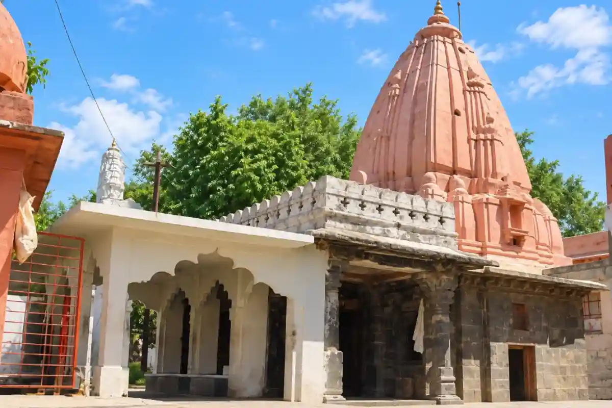 Siddheshwar Mahadev near the entrance of the Siddhanath temple at Bhairavgarh, Ujjain