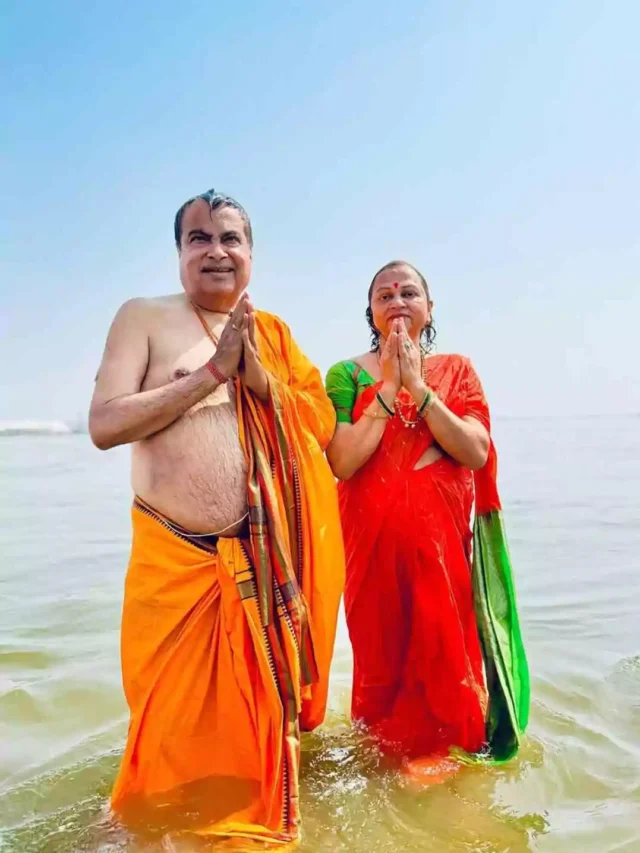 cropped-prayagraj-mahakumbh-nitin-gadkari-takes-faithful-dip-7.webp