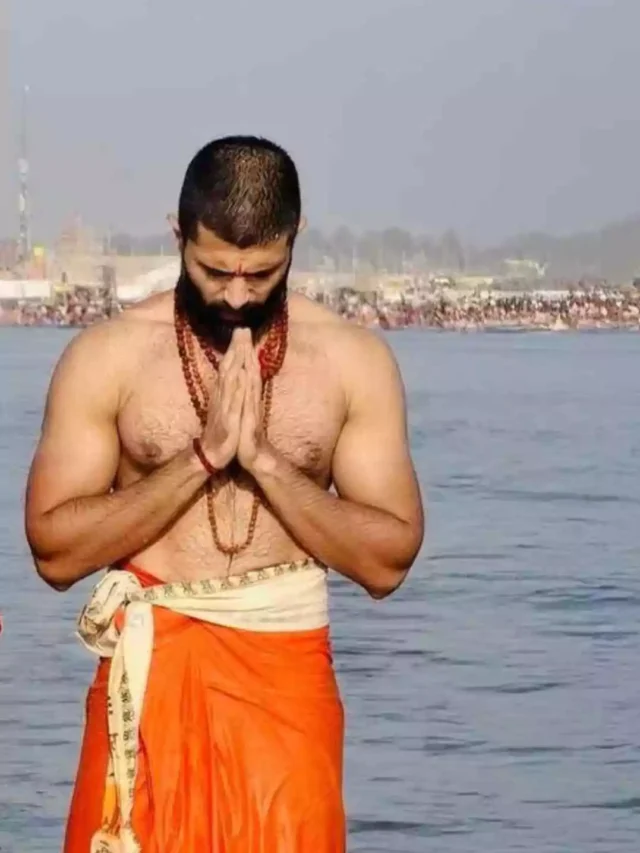 Vijay Devarkonda Takes a Sacred Dip at Prayagraj Kumbh