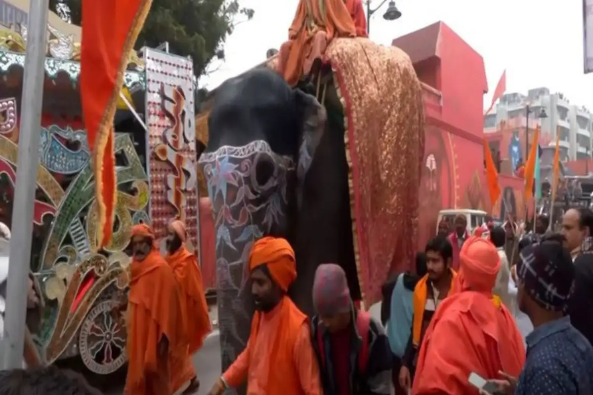 Niranjani Akhara reaches Prayagraj for Mahakumbh Mela in grand procession