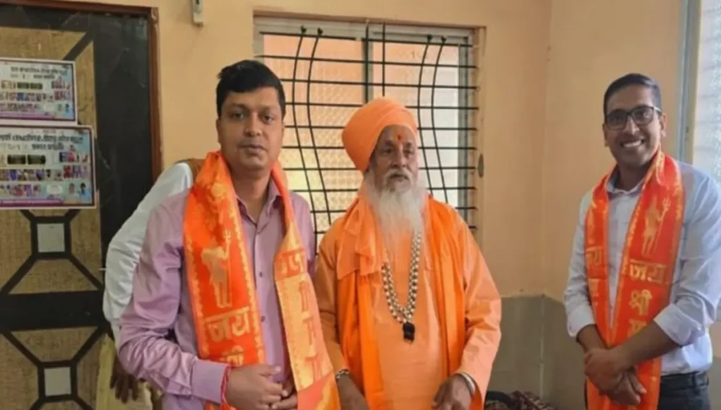 simhastha-2028-meeting Officials meet Mahant Satyagiri Ji Maharaj at Avahan Akhara for Simhastha 2028 discussions