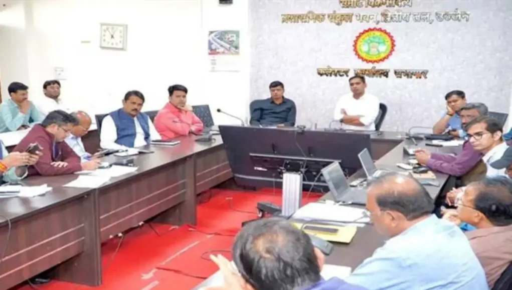 Officials reviewing Simhastha 2028 infrastructure plans in Ujjain meeting